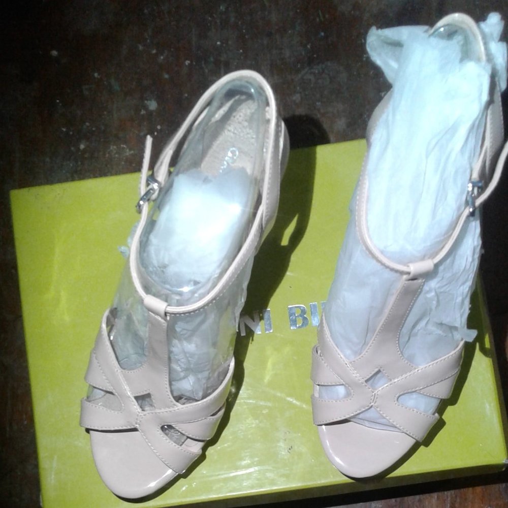 Gianni Bini Heleena Bisque heels. Never Worn/New Size 10
